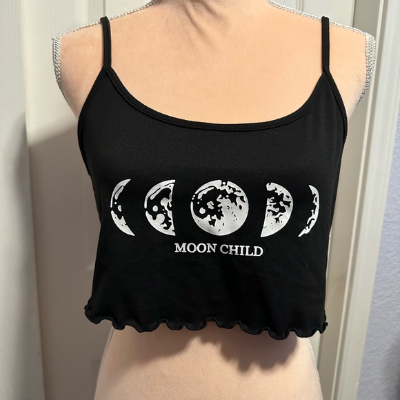Midnight Hour Tops - Moon And Letter Graphic Scallop Trim Crop Top